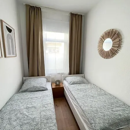 Apartment 3 - - Private Parking - Mallibase