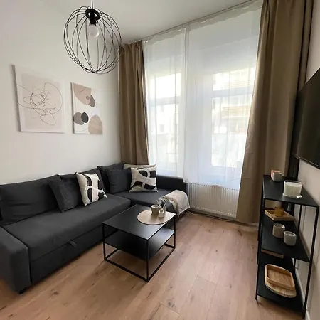 3 - - Private Parking - Mallibase Apartment *
